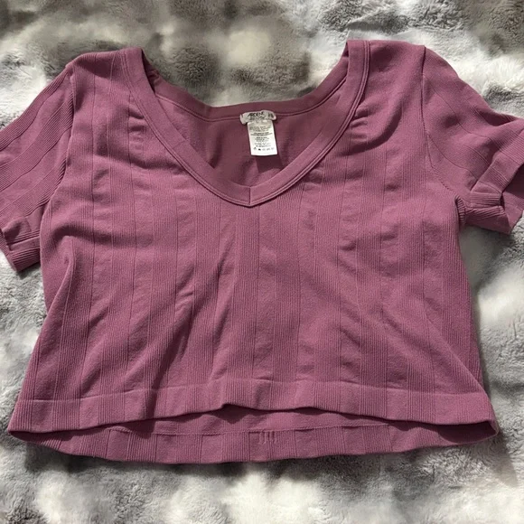 Ardene Ribbed V-Neck Crop Top - Picture 2 of 3